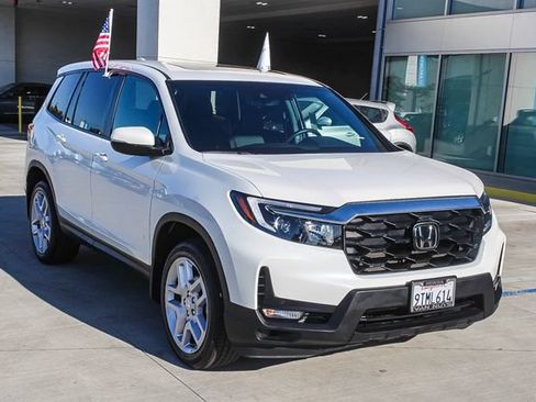 Used 2025 Honda Passport EX-L image 3