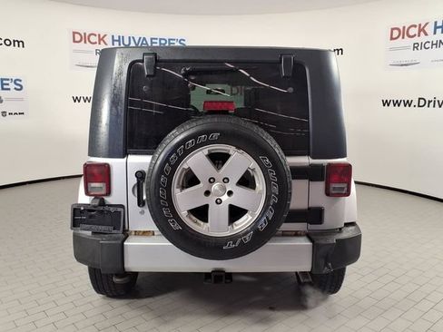 Used 2010 Jeep Wrangler Unlimited Sahara w/ Dual Top Group AWD/4WD image 5