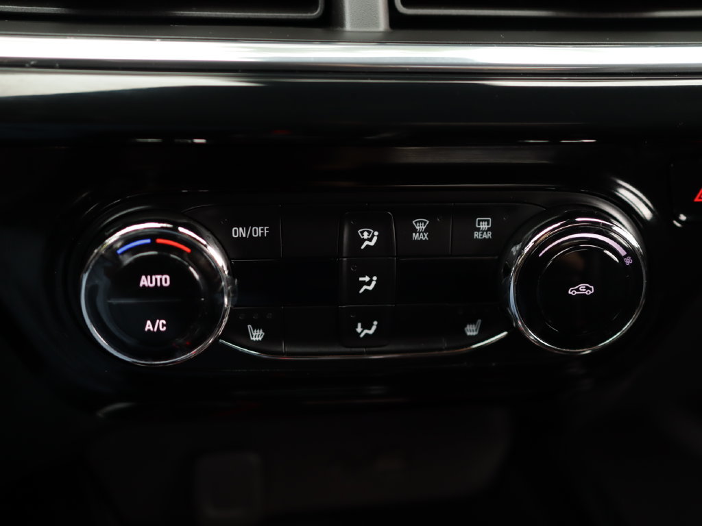 Used 2025 Chevrolet Trax RS w/ Sunroof Package FWD image 15