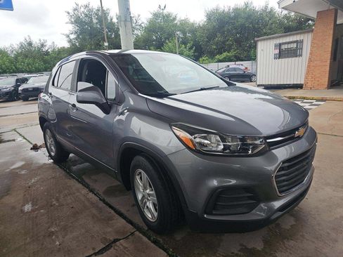 Used 2020 Chevrolet Trax LS FWD image 4