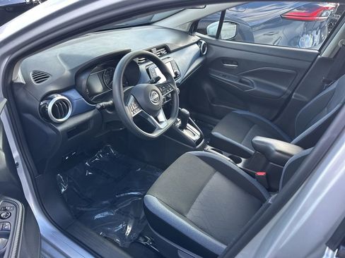 Used 2025 Nissan Versa SV image 3