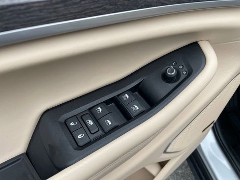 Used 2022 Jeep Grand Cherokee L Limited AWD/4WD image 12