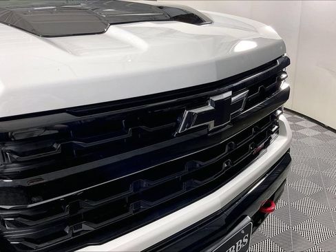 Used 2025 Chevrolet Silverado 1500 LT Trail Boss w/ Convenience Package II AWD/4WD image 38