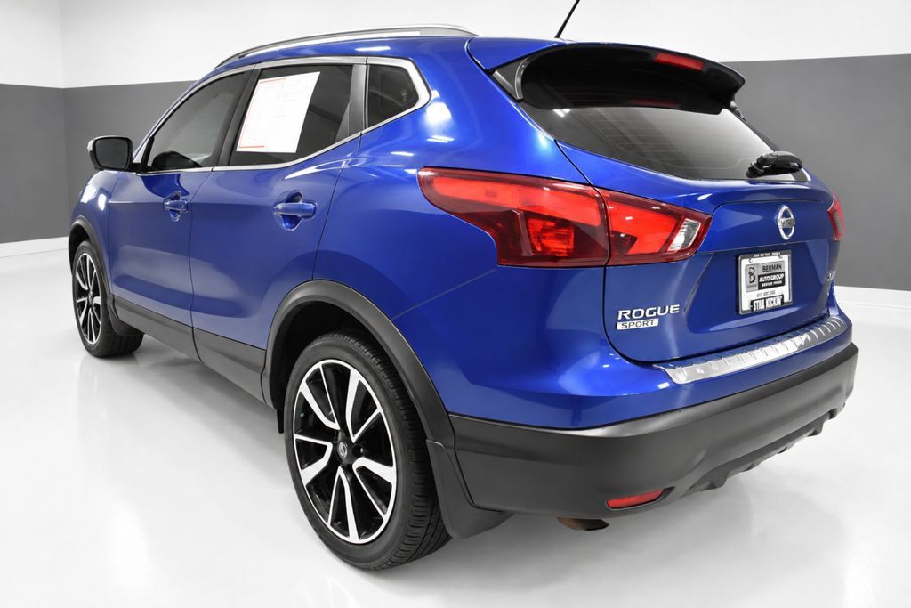 Used 2017 Nissan Rogue Sport SL w/ SL Premium Package AWD/4WD image 3