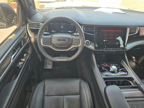 Used 2023 Jeep Wagoneer Series III w/ Convenience Group I AWD/4WD image 13