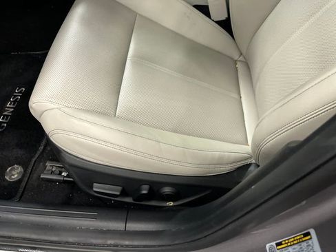 Used 2023 Genesis G70 2.0T image 11