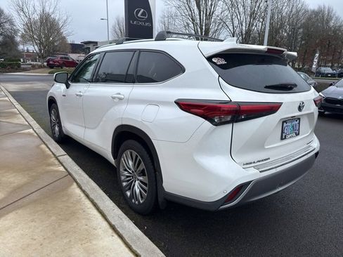 Used 2021 Toyota Highlander Platinum image 5