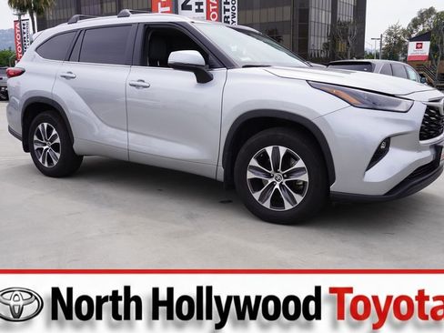 Used 2023 Toyota Highlander XLE image 1