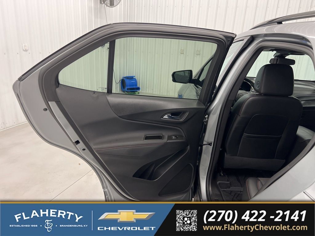Used 2023 Chevrolet Equinox RS w/ LPO, Floor Liner Package FWD image 10