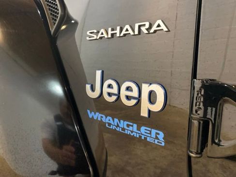 Used 2022 Jeep Wrangler Unlimited Sahara AWD/4WD image 94