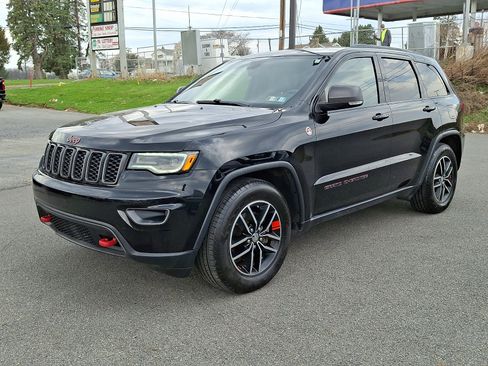 Used 2018 Jeep Grand Cherokee Trailhawk w/ Trailhawk Luxury Group image 3