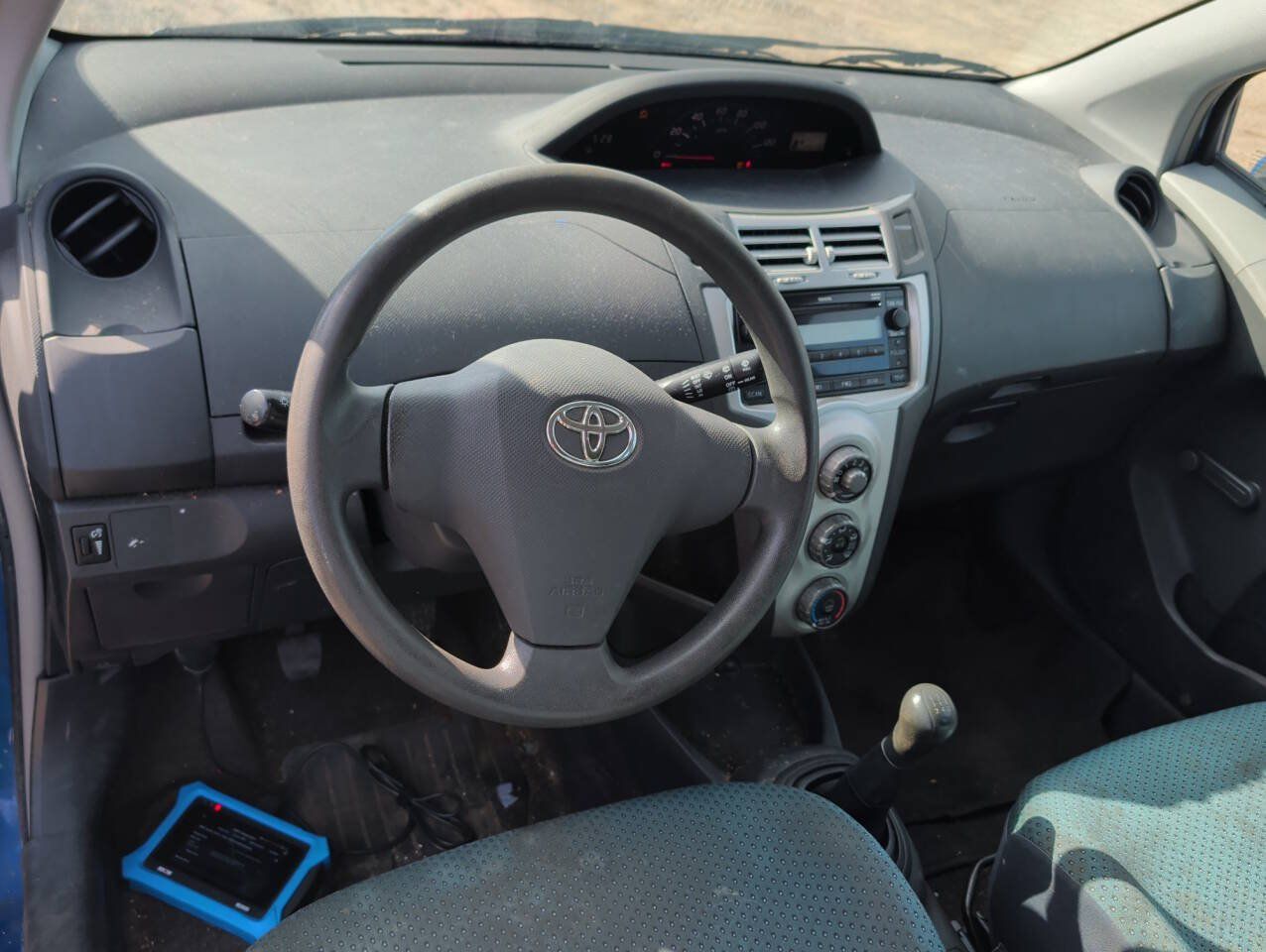 Used 2008 Toyota Yaris 2-Door Hatchback FWD image 30