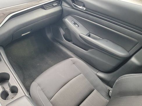 Used 2025 Nissan Altima 2.5 SV FWD image 12