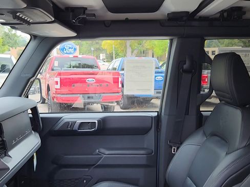 New 2025 Ford Bronco Badlands image 15