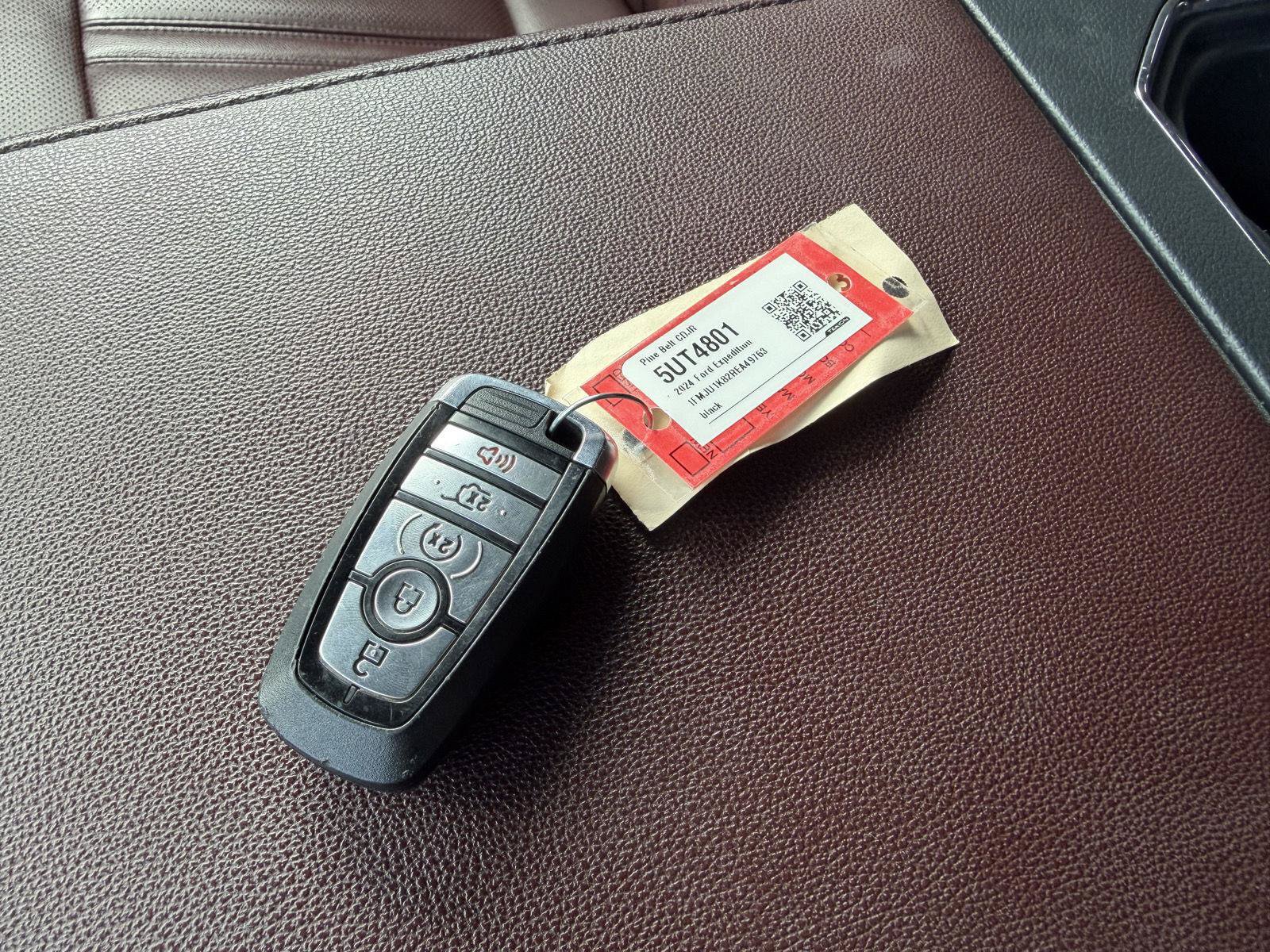 Used 2024 Ford Expedition Limited RWD image 13
