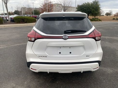 Used 2023 Nissan Kicks SV image 6