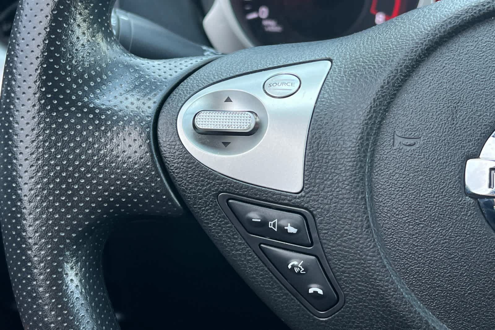 Used 2013 Nissan Juke S FWD image 41