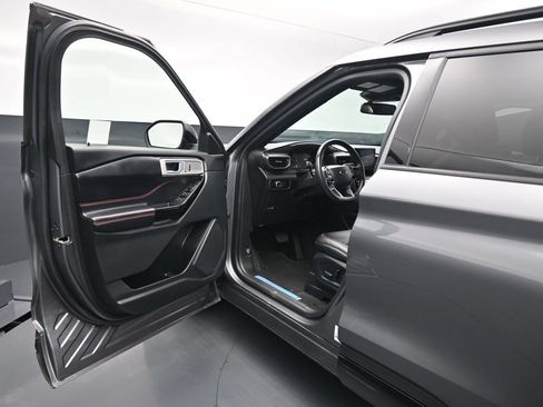 Used 2023 Ford Explorer ST-Line w/ Class IV Trailer Tow Package RWD image 8