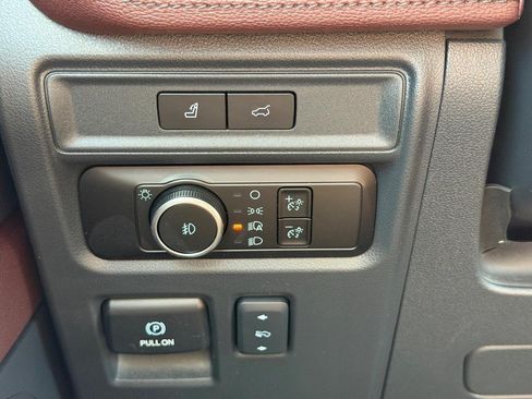 Used 2024 Ford Expedition Limited AWD/4WD image 16