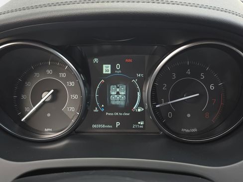 Used 2019 Jaguar E-PACE SE image 22