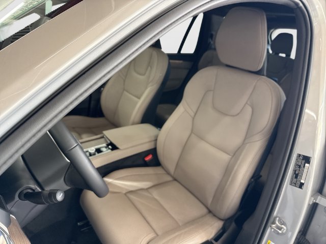 Certified 2025 Volvo XC90 B6 Ultra AWD/4WD image 17