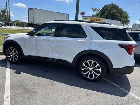 Used 2025 Ford Explorer ST-Line w/ Premium Package RWD image 7