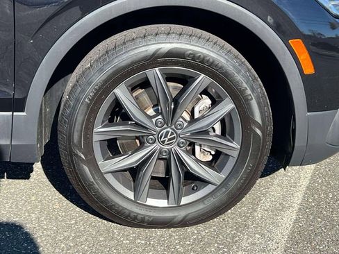 Used 2022 Volkswagen Tiguan SE image 9