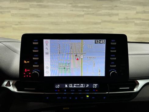 Used 2024 Toyota Sienna XLE w/ XLE Plus Package AWD/4WD image 25