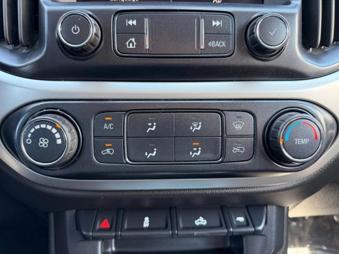 Used 2020 Chevrolet Colorado LT AWD/4WD image 38