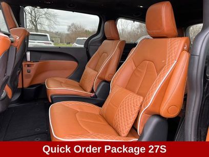 Used 2025 Chrysler Pacifica Pinnacle w/ Trailer Tow Group