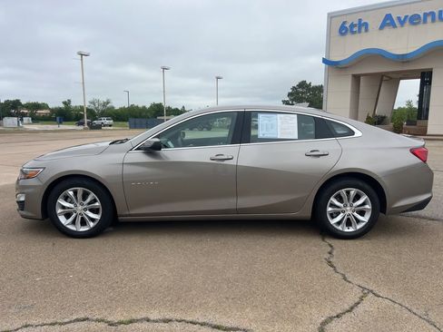 Used 2025 Chevrolet Malibu LT FWD image 2