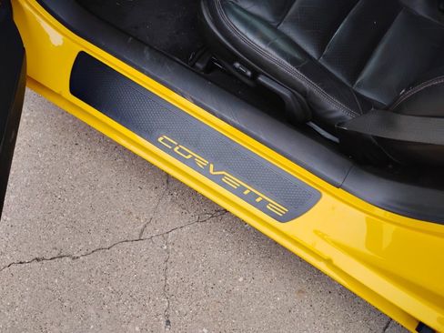 Used 2007 Chevrolet Corvette Z06 w/ Preferred Equipment Group RWD image 7