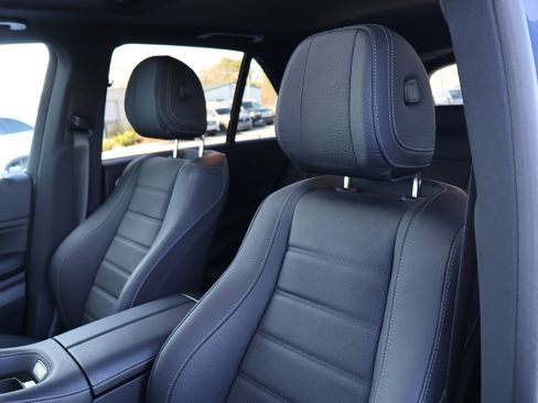 Used 2024 Mercedes-Benz GLE 450e 4MATIC image 11