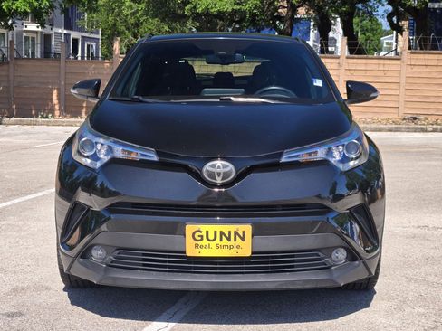 Used 2018 Toyota C-HR XLE FWD image 9
