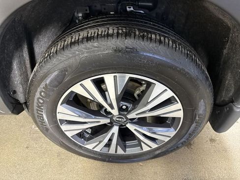 Used 2023 Nissan Rogue SV image 5