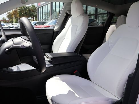 Used 2024 Tesla Model Y Long Range image 27