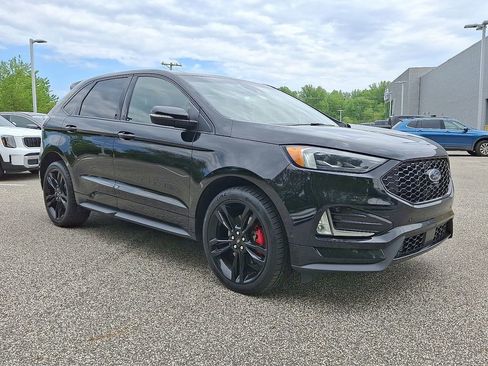 Used 2019 Ford Edge ST w/ Equipment Group 401A AWD/4WD image 3