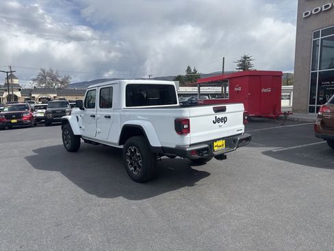 New 2026 Jeep Gladiator Sport AWD/4WD image 3