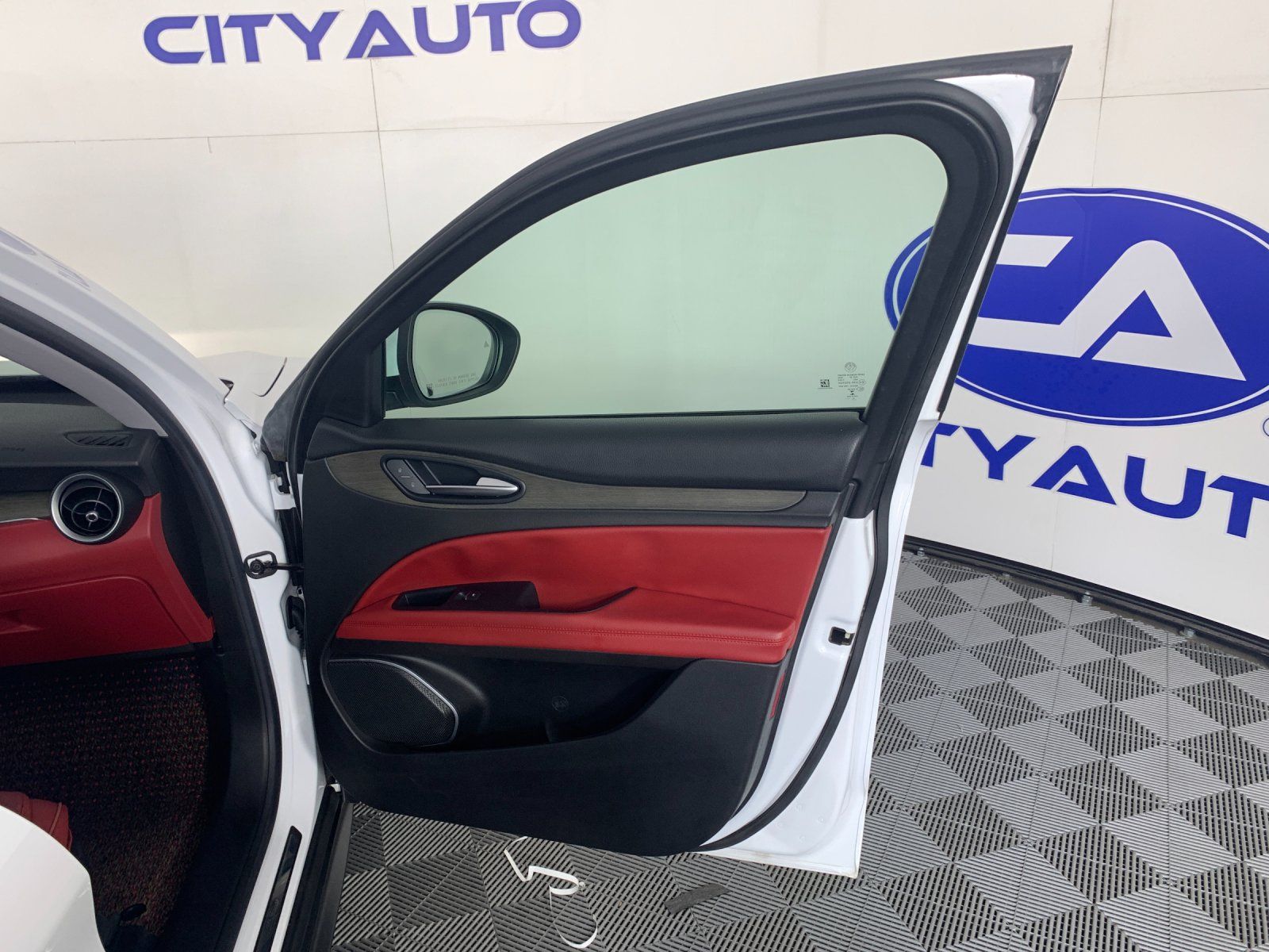 Used 2019 Alfa Romeo Stelvio Ti AWD/4WD image 27