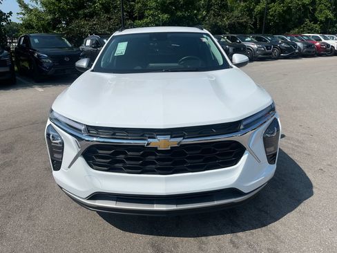 Used 2024 Chevrolet Trax LT w/ Driver Confidence Package FWD image 34