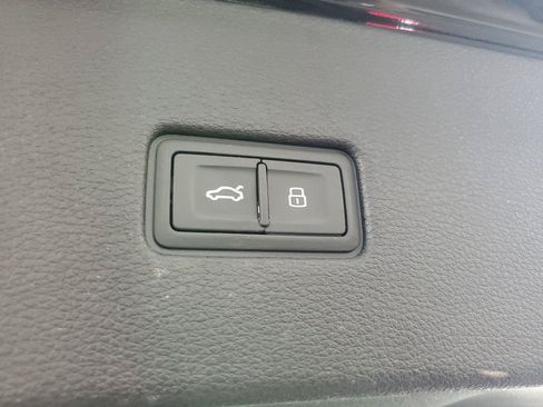 Used 2019 Audi Q8 Prestige AWD/4WD image 11