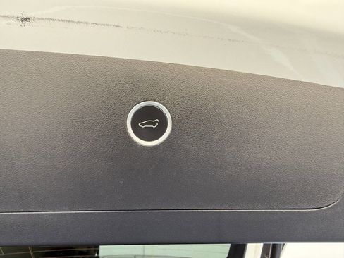 Used 2020 Tesla Model X image 31