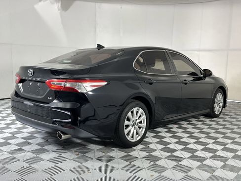 Used 2019 Toyota Camry LE FWD image 8