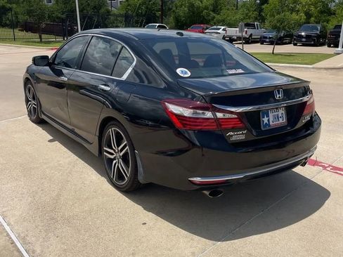 Used 2017 Honda Accord Touring image 5