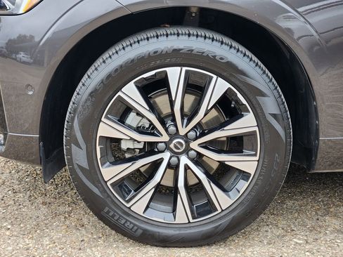 Used 2023 Volvo XC60 B5 Plus w/ Climate Package image 12