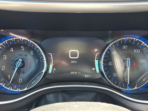 Used 2023 Chrysler Pacifica Touring-L FWD image 20
