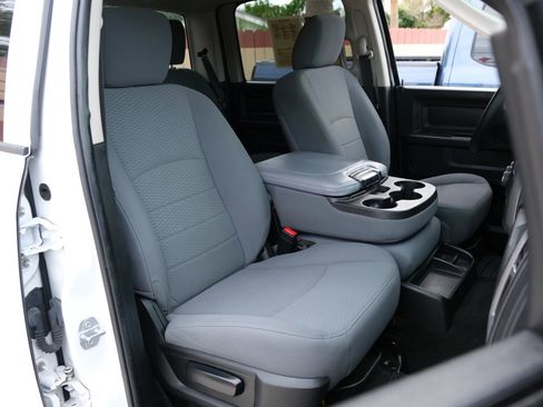 Used 2017 RAM 1500 Express AWD/4WD image 11