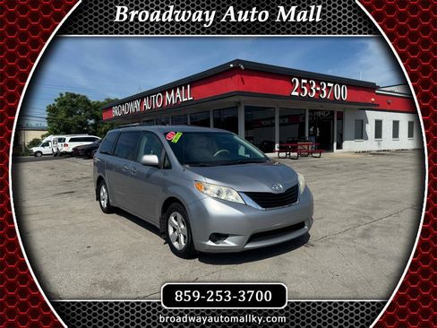 Used 2011 Toyota Sienna LE w/ Towing Pkg FWD image 1