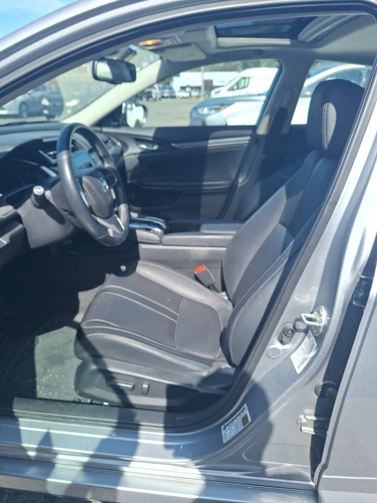 Used 2018 Honda Civic EX-L image 9
