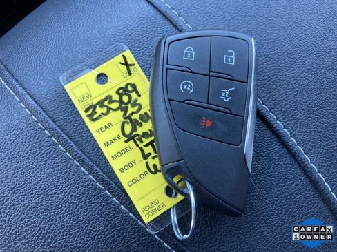 Used 2025 Chevrolet Traverse LT image 44